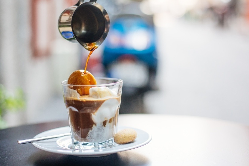 Koffie met vanille-ijs: een onweerstaanbare koffietraktatie